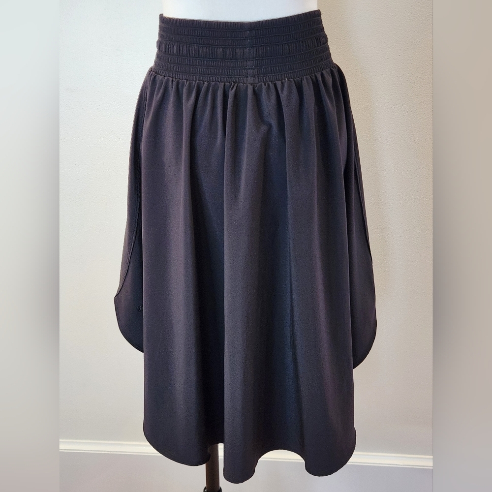 || LULULEMON || Everyday skirt, athletic wear, black, knee length, elastic waist - Picture 6 of 8